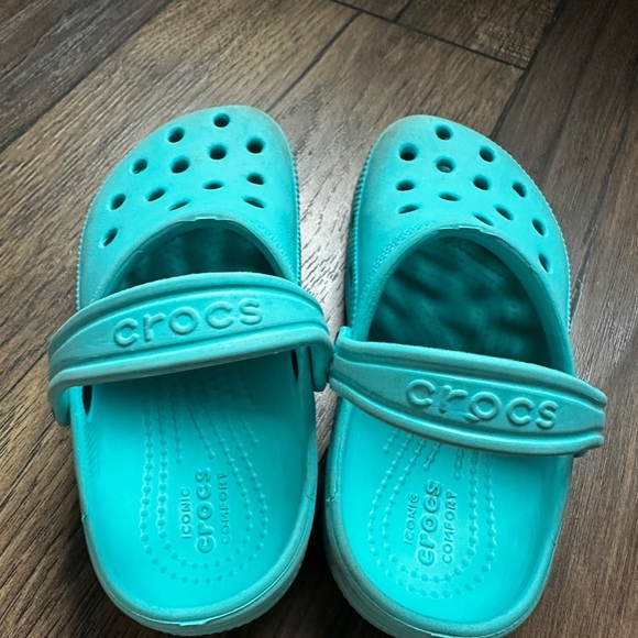 Teal kids crocs size 10 - Picture 4 of 6